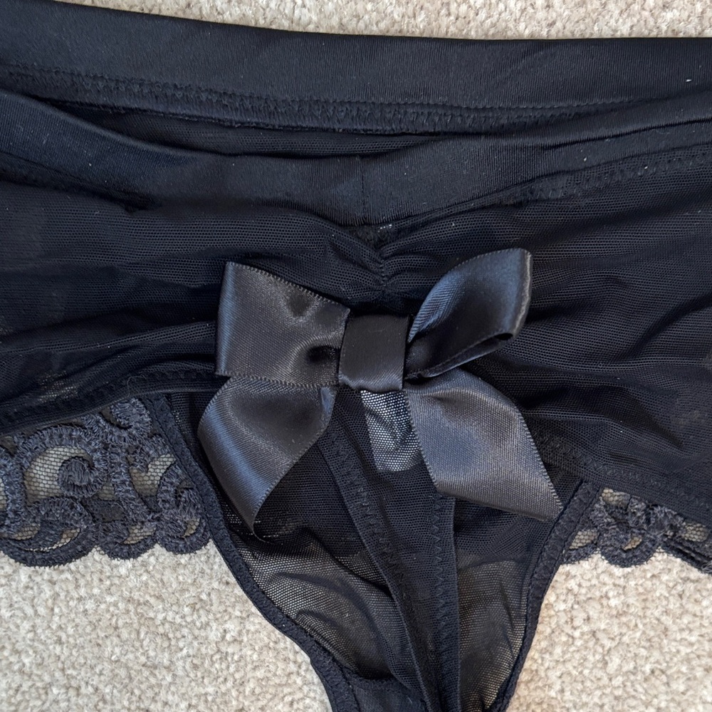 NWOT Vintage Victoria's Secret Black Lace Panty and Garter - Picture 5 of 7